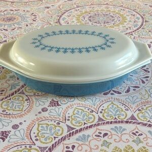 Pyrex Snowflake Garland Divided Dish